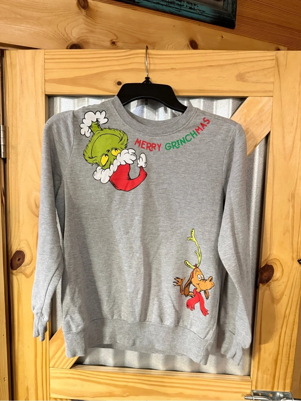 Grinch Christmas 2-piece Women’s loungewear set. Cotton poly blend . Size Small